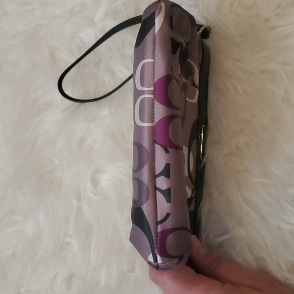 Coach wristlet - Picture 5 of 7
